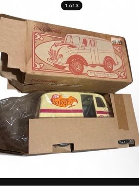 IGB Hometown Bakery Die-Cast Delivery Truck - Cream & Pink